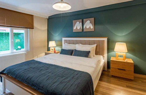 Ortakoy Apartment | Missafir House with Refreshing Garden in Besiktas