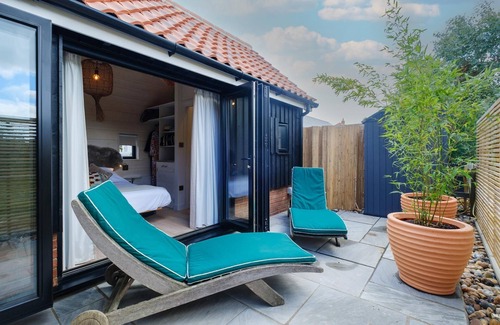 Thorpeness Cottage | Mission Lodge - sleeps 2 guests in 1 bedroom