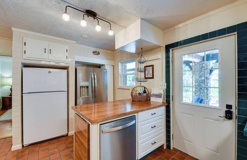 Saint Mary House | Missouri Castle w/Private Lake, Pool & 100 Acres!