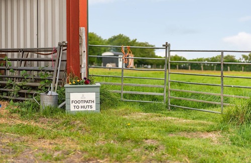Ashford Cabin | Mist Shepherd's Hut by Bloom Stays - eco shepherds hut sleeping 2