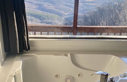 Jasper Cabin | Misty Bluff Cliffside Cabin with Amazing Views from every room!