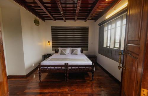 Chinnakanal Resort | Misty Courtyard Resort