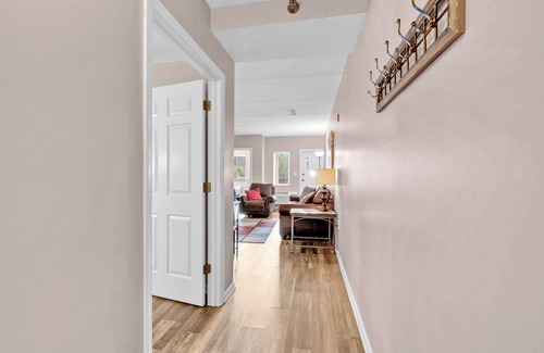 Gatlinburg Condo | Misty Mountain Condo – 2 BDR, Walk to Downtown! Indoor Pool and Hot Tub