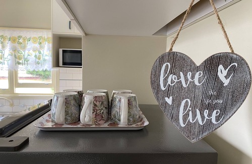 Mitcham House | Mitcham train station 2 bedrooms unit