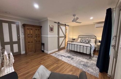 Flaxton House | Mitta Glen Guesthouse