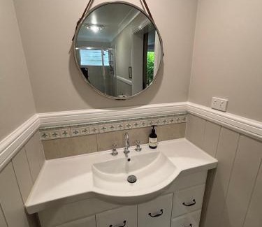 Flaxton House | Mitta Glen Guesthouse