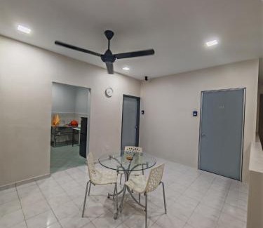 Seremban 2 House | MixxHome Seremban 2, One Queen Bed, Share Bathroom