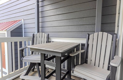 Snowshoe Condo | ML 108 - Stunning summer oasis! Perfect for your next biking getaway!