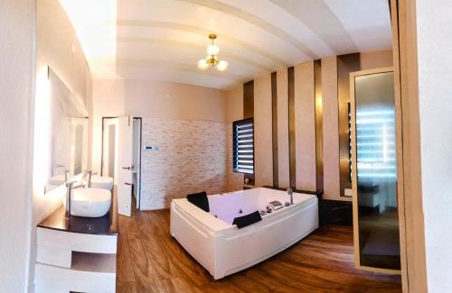 Ooty House | MM cedar