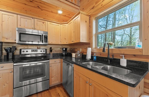 Jasper Cabin | Mnt. View Cabin Near River w/Hot Tub + Fire Pit Sleeps 10