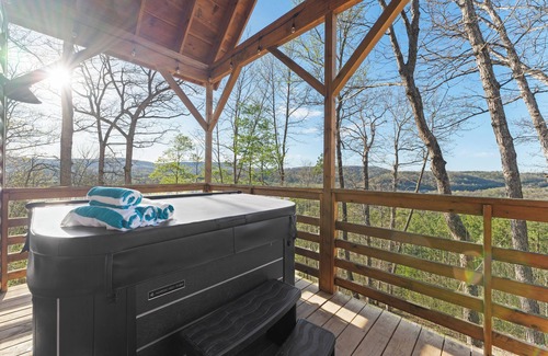 Jasper Cabin | Mnt. View Cabin Near River w/Hot Tub + Fire Pit Sleeps 10