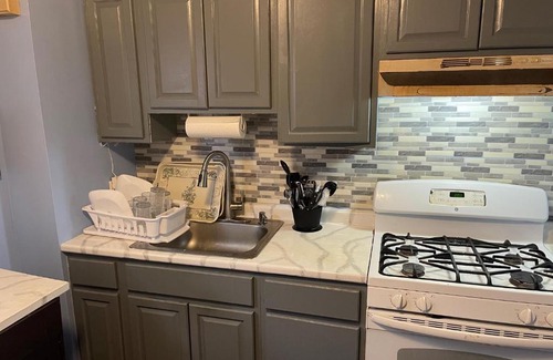 South Side Apartment | Mo Short Term Rentals