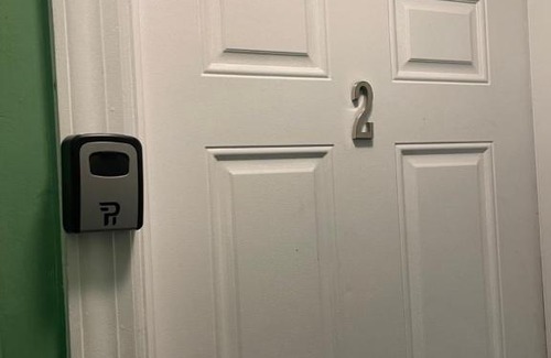 South Side Apartment | Mo Short Term Rentals