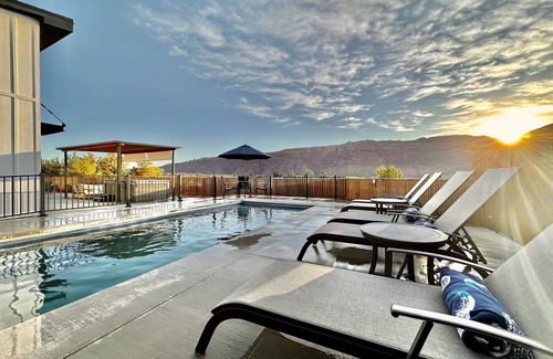 Moab South Valley House | Moab Desert Escape Villa: Luxury 5-Bedroom Retreat with Heated Pool