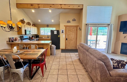 Moab South Valley House | Moab Rim Views! I Garage I Pool & Hot Tub I Pet Friendly I Trailer Parking