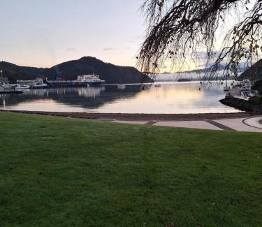 Waikawa Bay Apartment | Moana View Hideaway