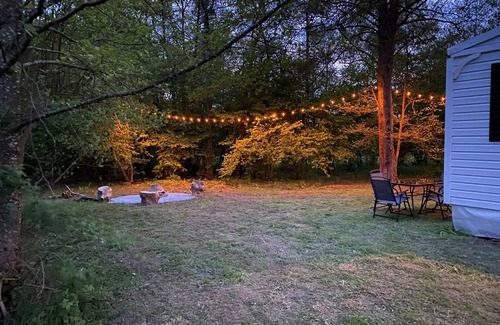 Teilhet Cottage | Mobil-home Boho Dans la Forêt des Contes de Fées