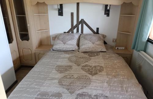 Cublize Ski Chalet | Mobil-home isolé avec jacuzzi - la Cubanière