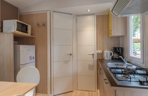 Lavilledieu House | Mobile Home 'A - 1-4 Pers' with Shared Pool, Private Terrace and Shared Garden