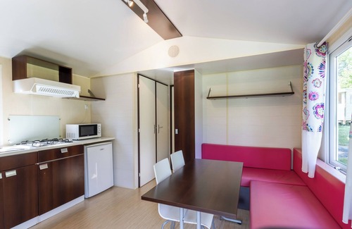 Saint-Pompont House | Mobile Home 'Le Panoramique' with Shared Pool, Private Terrace and Wi-Fi