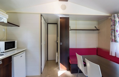 Saint-Pompont House | Mobile Home 'Le Panoramique' with Shared Pool, Private Terrace and Wi-Fi