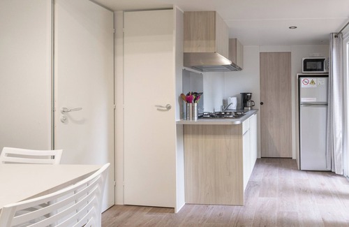 Lavilledieu House | Mobile Home 'Mobil-home E - 1-6 Pers' with Shared Pool, Private Terrace and Shared Garden