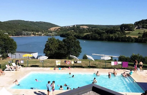 Lissac-sur-Couze House | Mobilheim Comfort PMR 29m2 (2Schlafzimmer) + LV + TV + halb überdachte Terrasse 6m2 4 Personen. 6 Personen