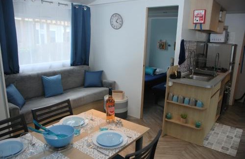 Les Mathes House | Mobilhome 2ch climatisé-terrasse fermée-4 vélos-camping 4 étoiles Les Charmettes