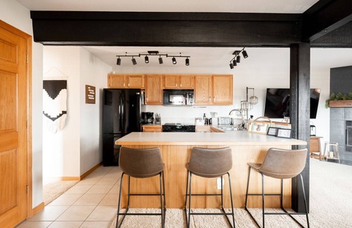 Wildernest Condo | Mod MTN Must | Steps from Shuttle | Silverthorne