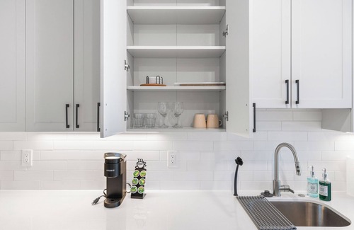 Northern Liberties Apartment | Modern 1-BD w/King Bed - Pier and Harbor Views! - Near Old Citynn