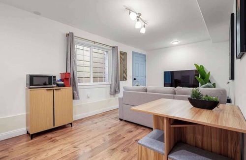 Inner Parkside House | Modern 1 bed/1 living near SFSU