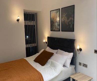 High Wycombe Apartment | Modern 1-Bed Apartment in Buckinghamshire with Free WiFi, Parking & Garden