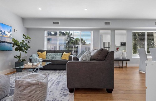 Hendricks and Venice Isles Apartment | Modern 1-bedroom apartment, Walk to Las Olas Blvd and Beach, Free parking
