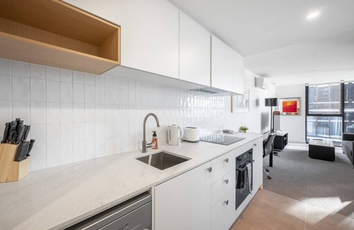 Curtin Apartment | Modern 1 Bedroom Apartment in Philip Canberra