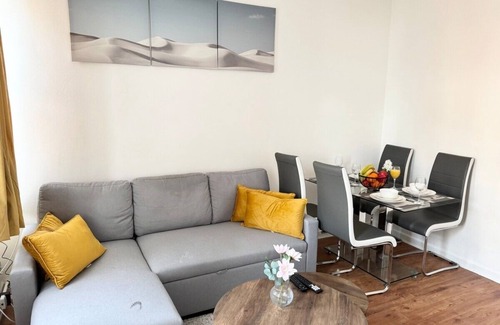 Barry Apartment | Modern 1 Bedroom Apt in the heart of Barry Flat 2