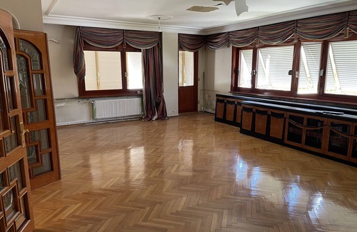 Bakırkoy House | Modern 1 Bedroom Garden Apartment in Center Easy Transportation w/ King Bed