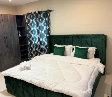 Accra Apartment | Modern 1 Bedroom Ground Floor Apartment with Serene Mountain Views, close to Aburi Walking Trail