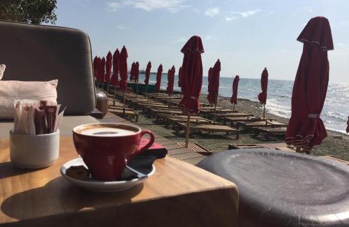Agios Tychon Apartment | Modern 1 bedroom sea view beach apartment