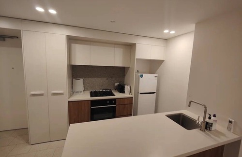 Dickson Apartment | Modern 1-bedroom Unit in Dicksonnear Shops