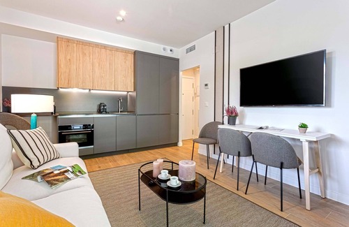 Distrito Norte Sierra Apartment | Modern 1BD apartment with terrace, pool and parking. Arruzafa I