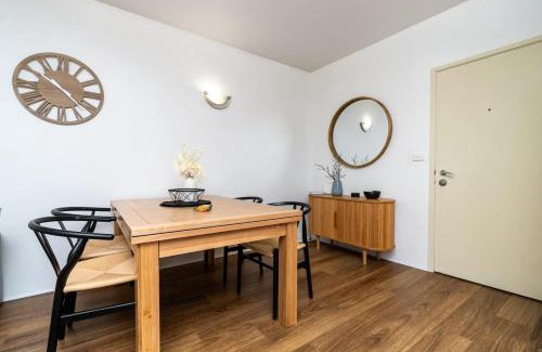 Kingston Apartment | Modern 1BR Apt 2 mins to Kingston Foreshore - Hosted by CanStay