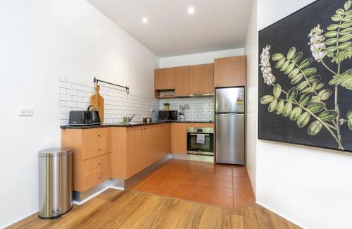 Kingston Apartment | Modern 1BR Apt 2 mins to Kingston Foreshore - Hosted by CanStay