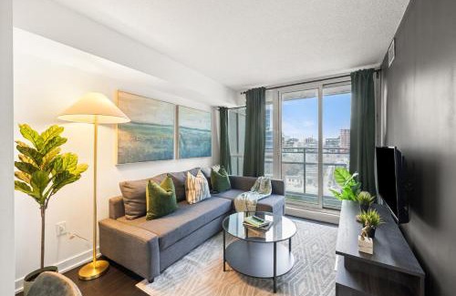 Fort York Apartment | Modern 1BR King Suite, Central Downtown Toronto