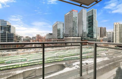 Fort York Apartment | Modern 1BR King Suite, Central Downtown Toronto