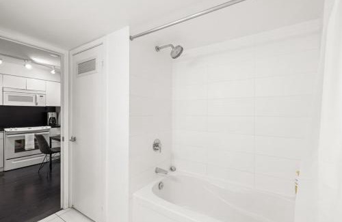 Fort York Apartment | Modern 1BR King Suite, Central Downtown Toronto