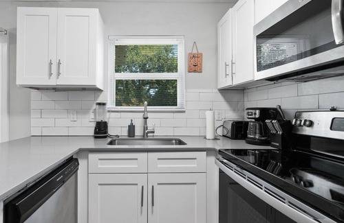 Hyde Park Apartment | Modern 1BR Near UT | Hyde Park | Evonify 3502