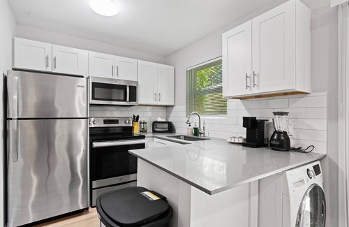 Hyde Park Apartment | Modern 1BR Near UT | Hyde Park | Evonify 6173