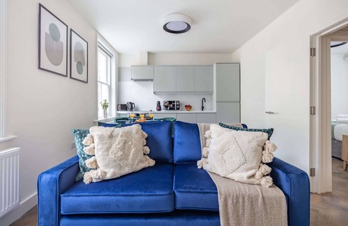 St Luke's Apartment | Modern 1BR Stay in the Heart of the City