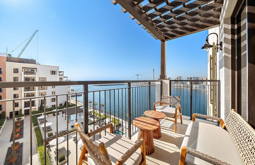 Dubai Apartment | Modern 2 BD with Stunning Sea View in Port de La Mer