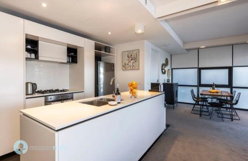 Kingston Apartment | Modern 2 Bdrm Apt with Water Views 2x Car Spots